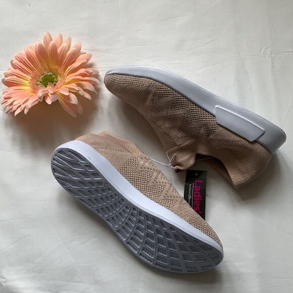 𝅺🌟nwt Bobbi Brooks Stretch Slip On Sneakers🌟 - Picture 2 of 7
